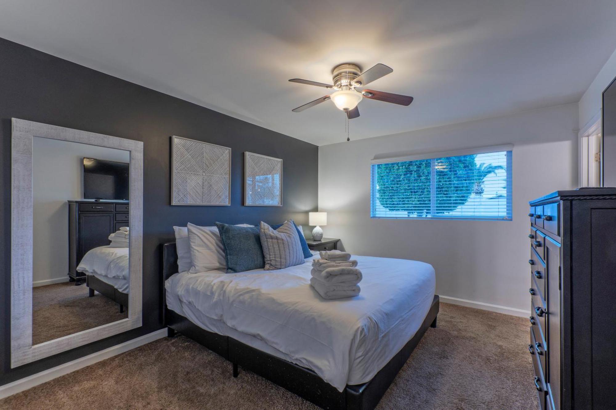 Stylish 3br Retreat With Backyard Oasis Near Old Town